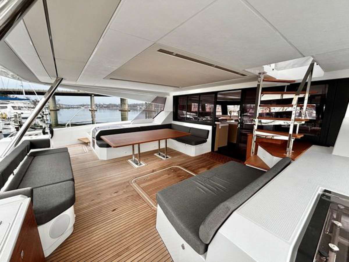 yacht-538371