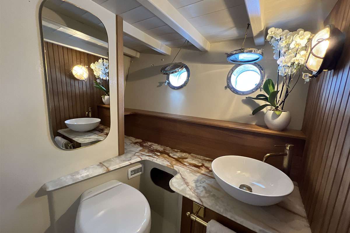 yacht-548430