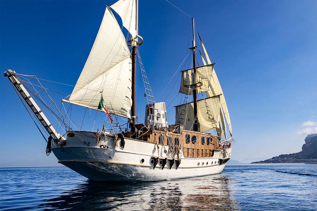 yacht-548434