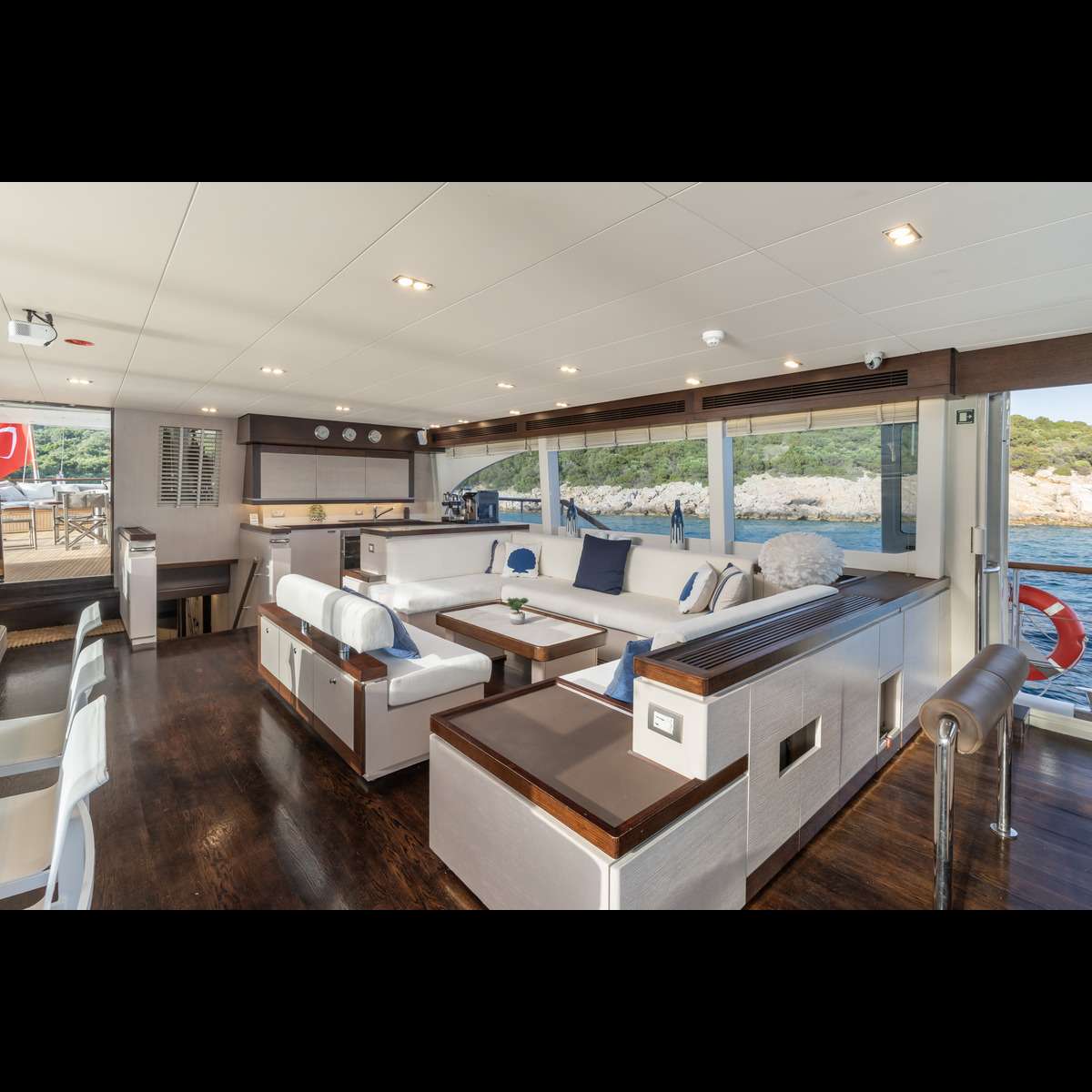 yacht-548797