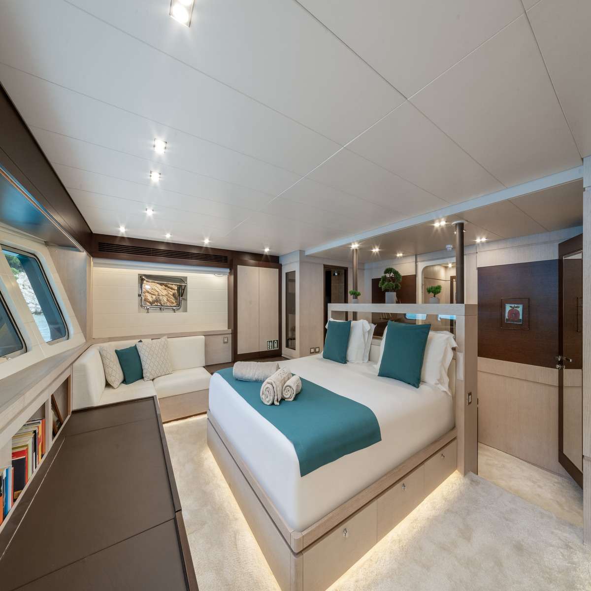 yacht-548801