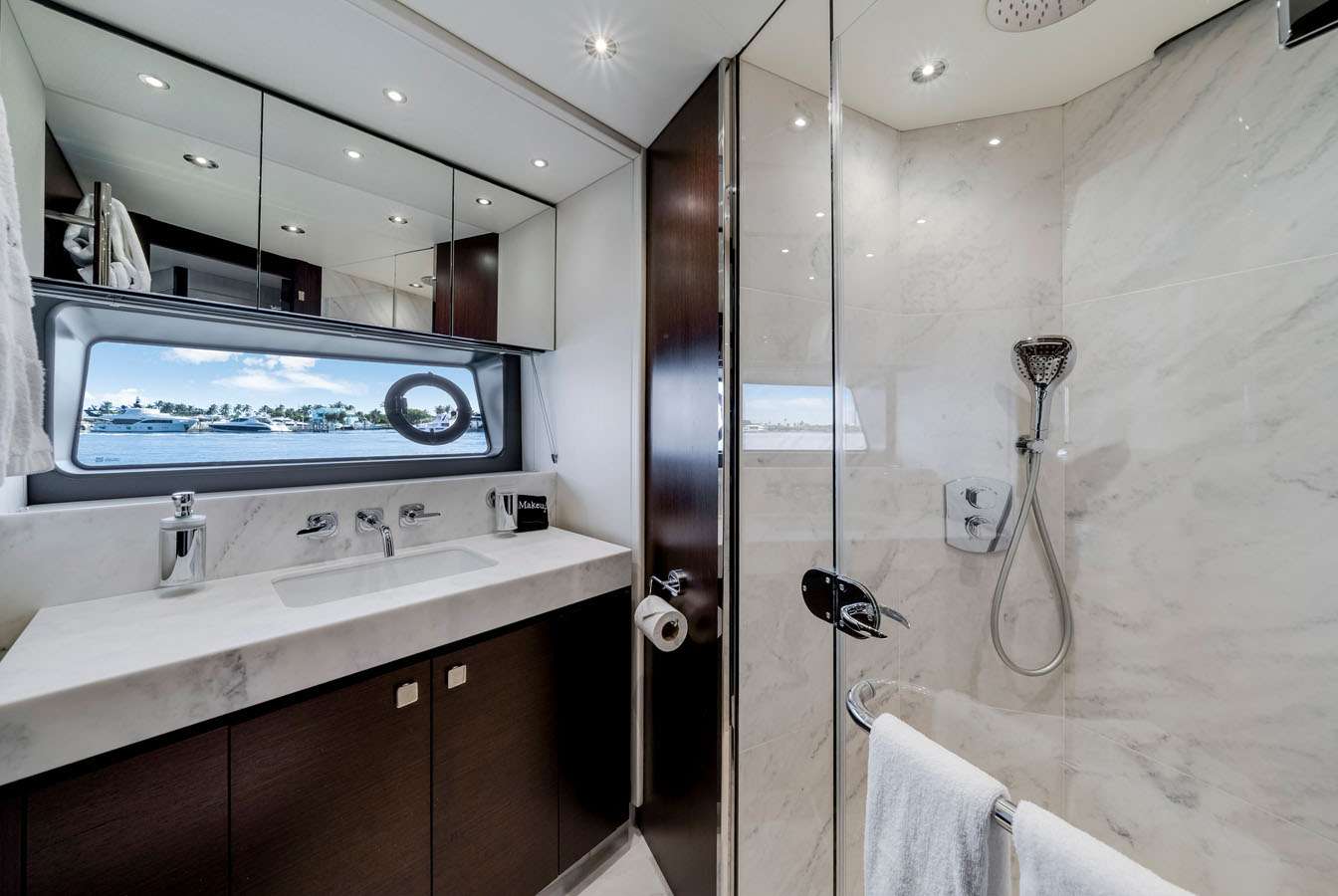 yacht-548538