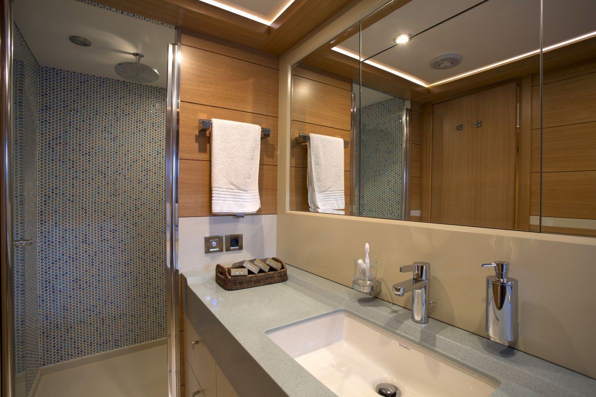 yacht-74011