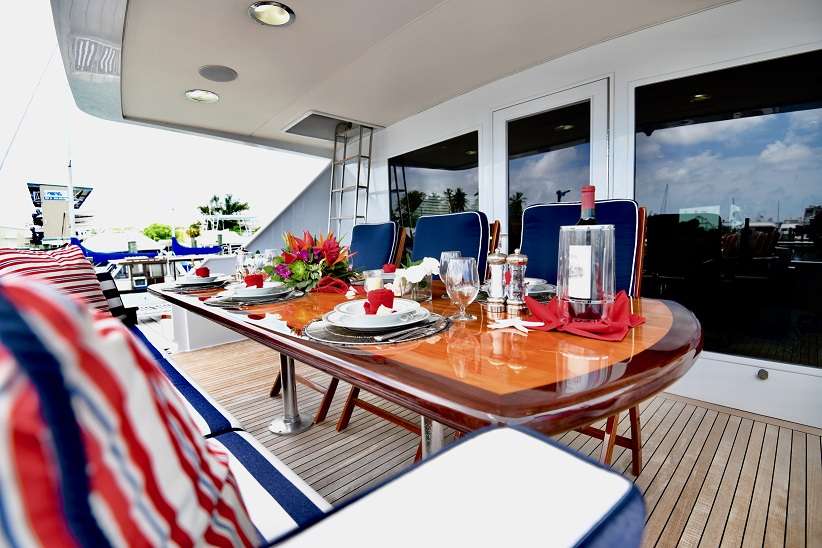 yacht-425817
