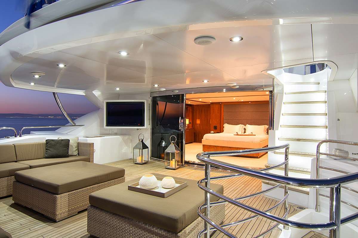 yacht-10692
