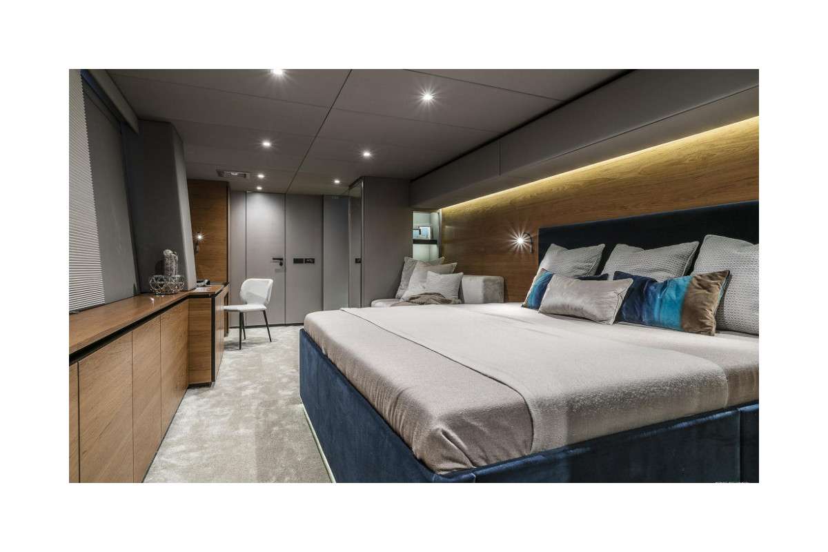 yacht-94497
