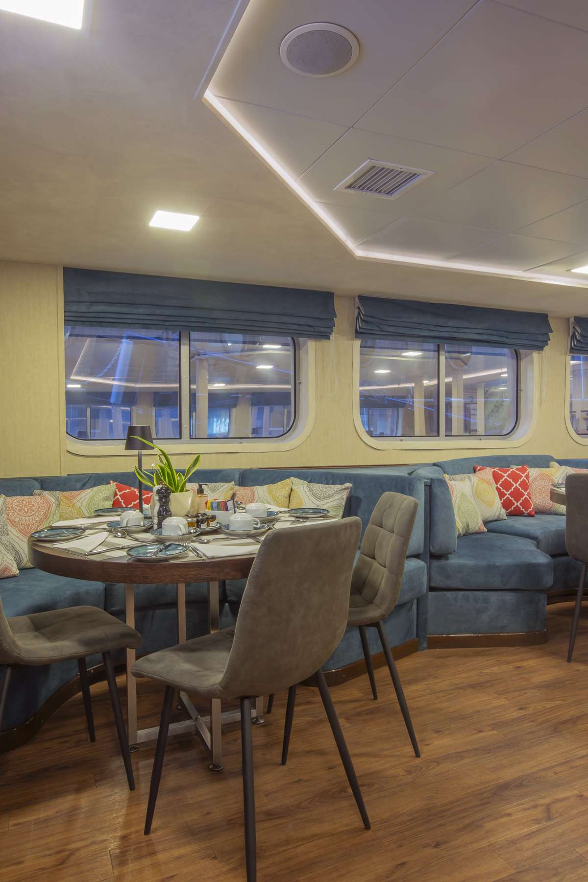 yacht-369485