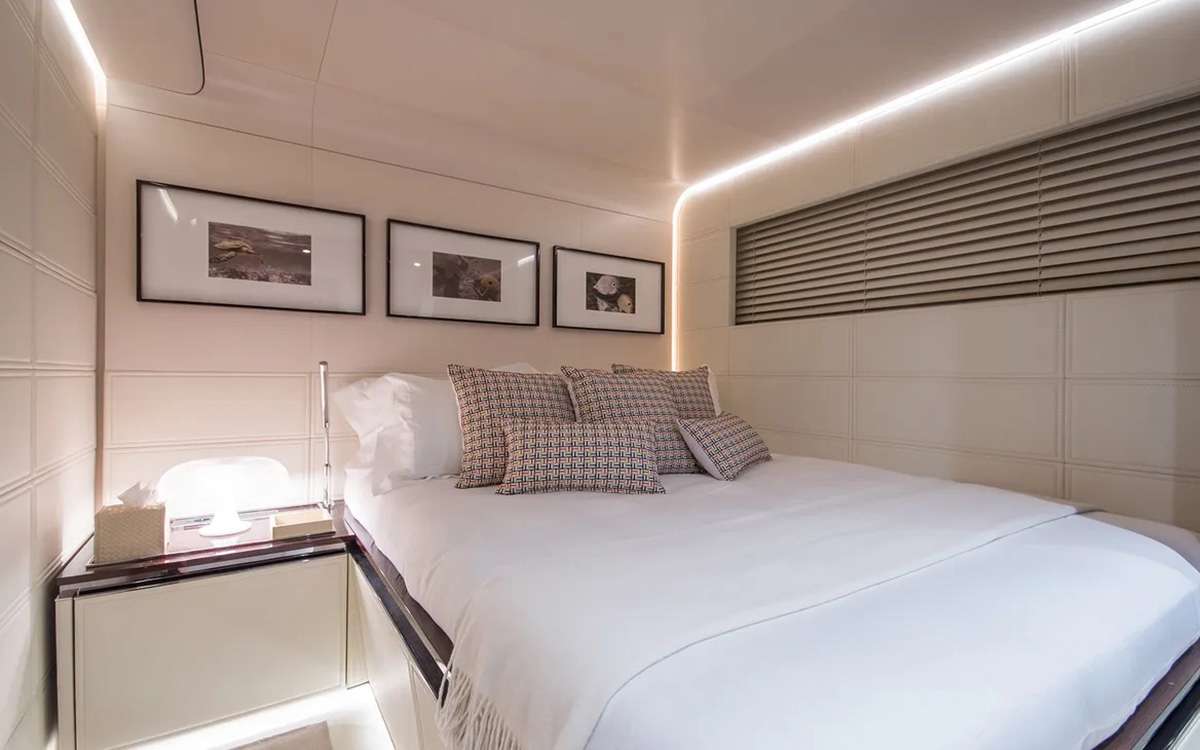 yacht-100018