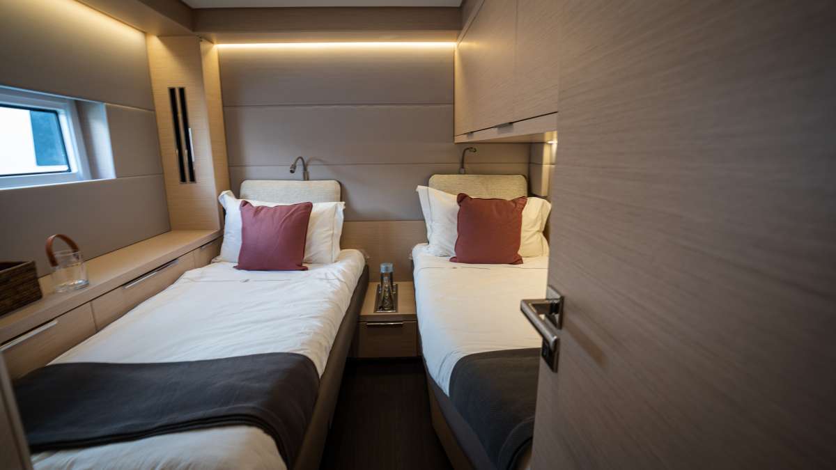 yacht-436768