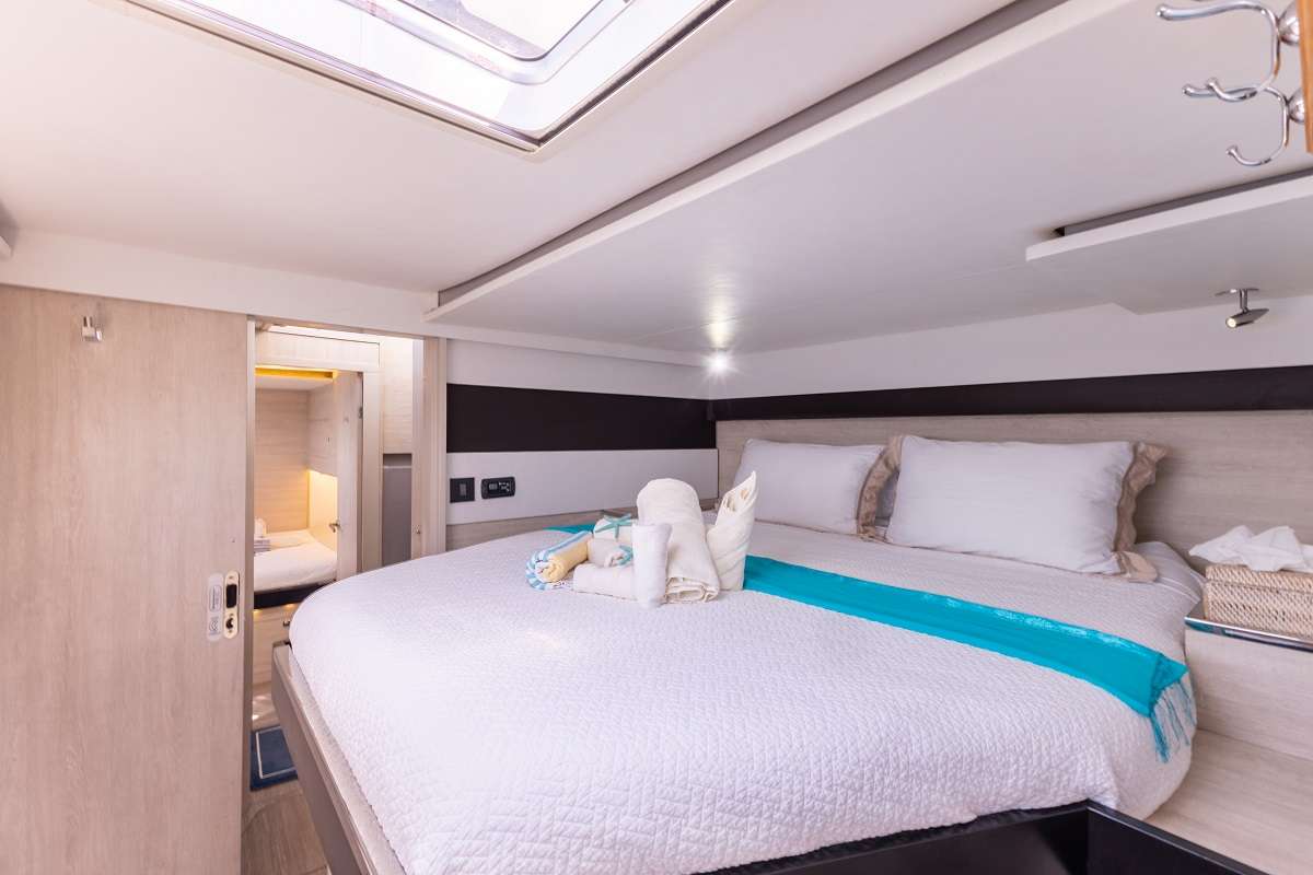 yacht-472879