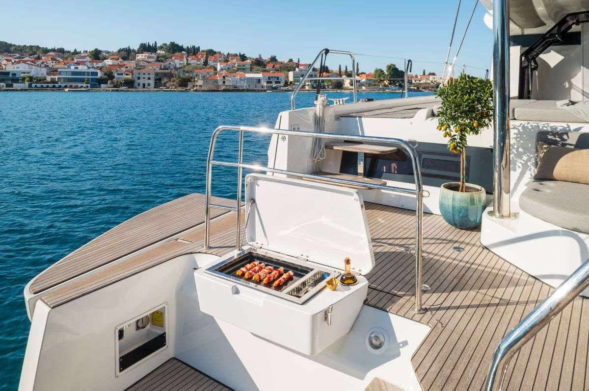 yacht-528011