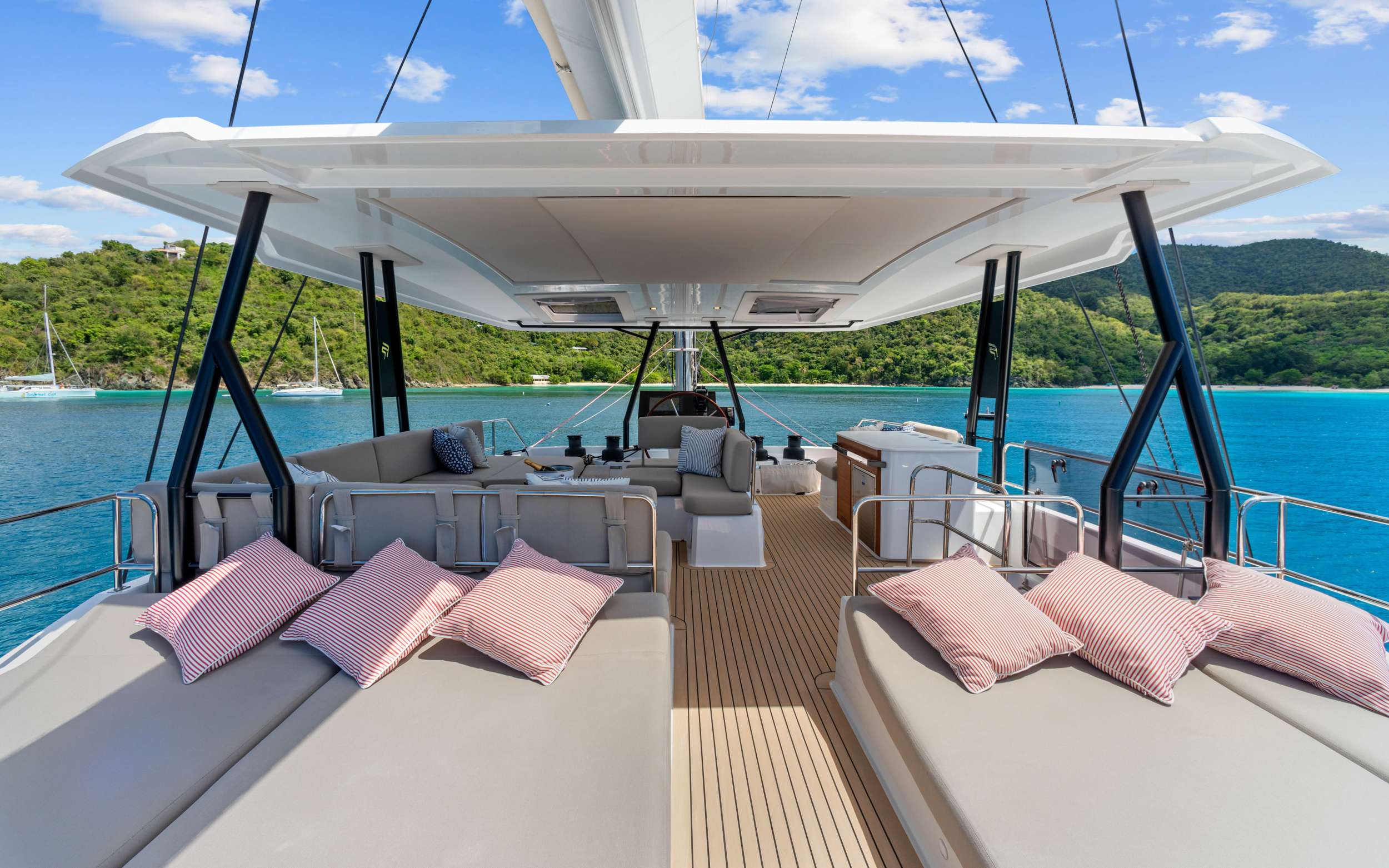 Hourglass Yacht Charter Flybridge