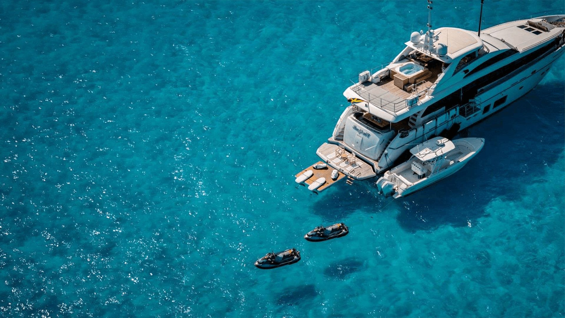 beachfront_II_motor_yacht_boat_sailing_in_the_bahamas.png
