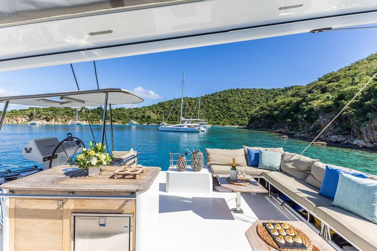 yacht-550730
