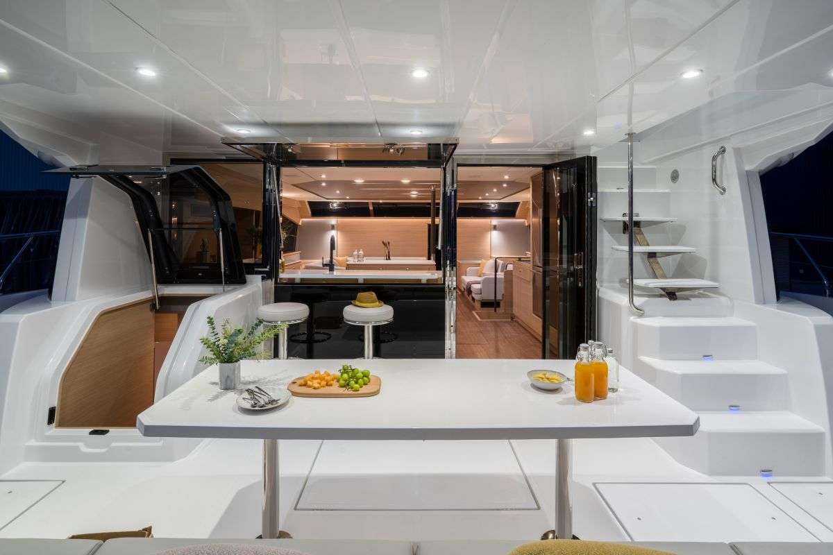 yacht-588388