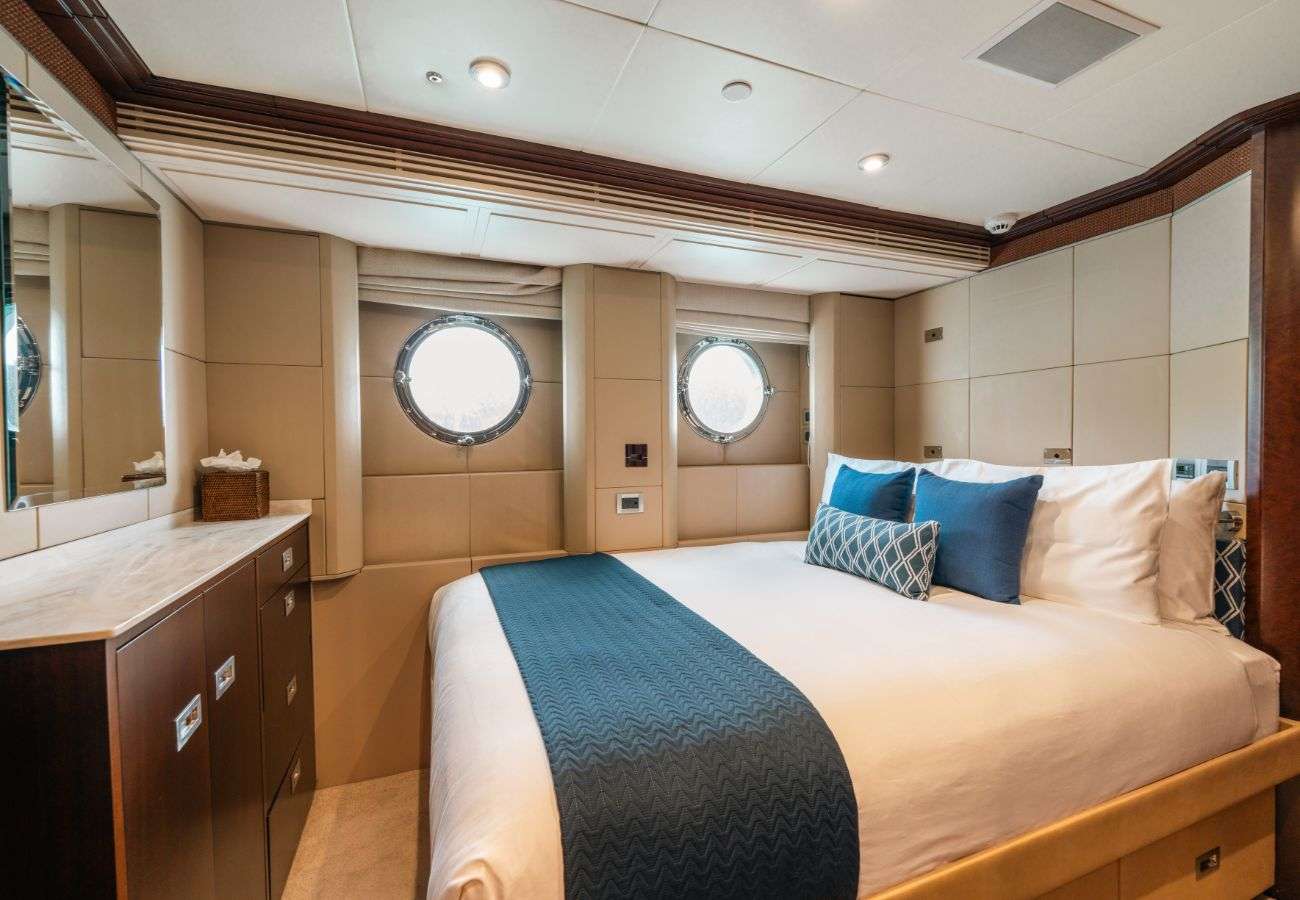 yacht-549838