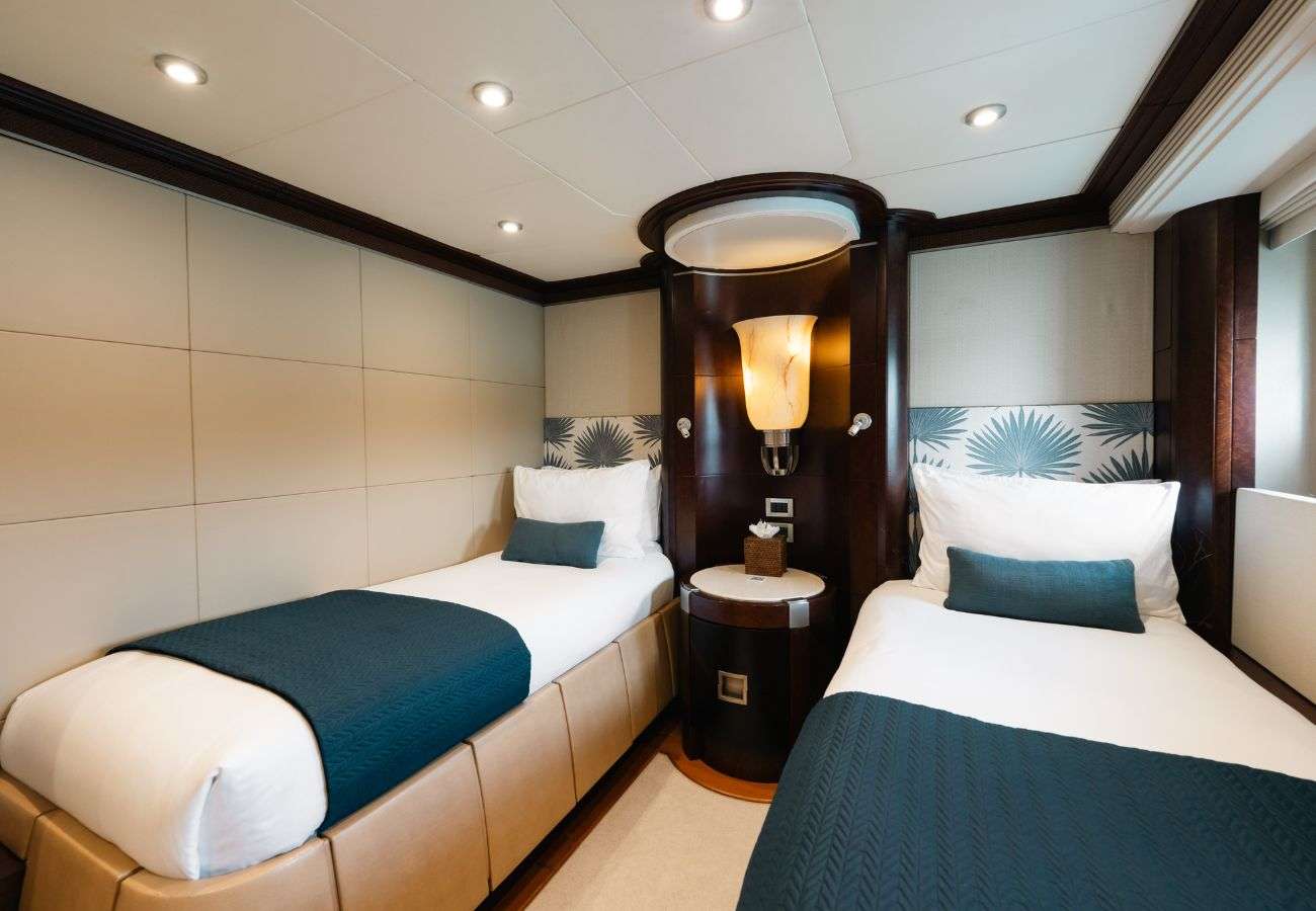 yacht-549835
