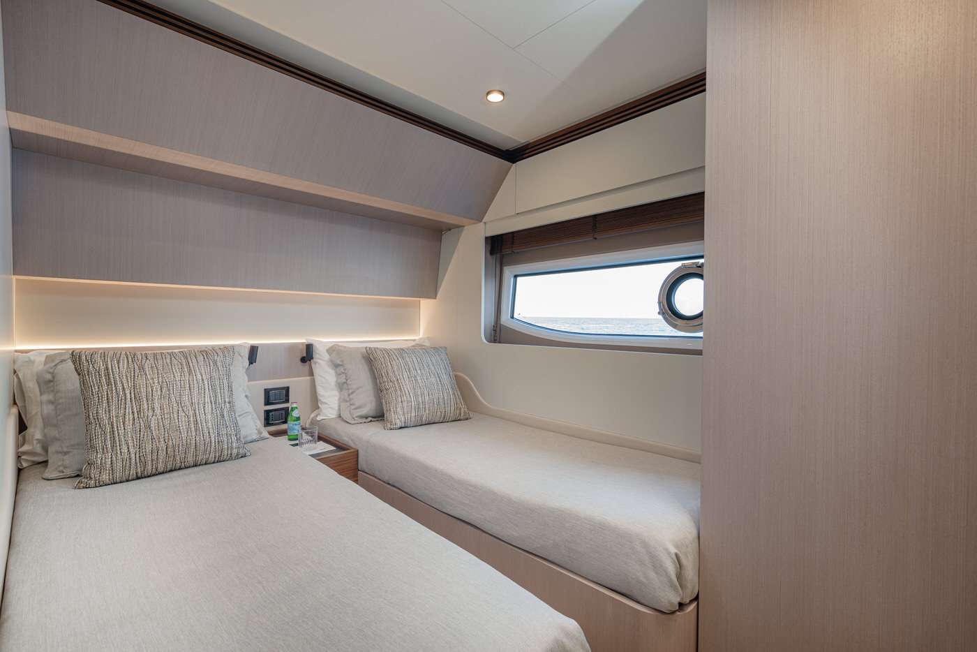 yacht-550398