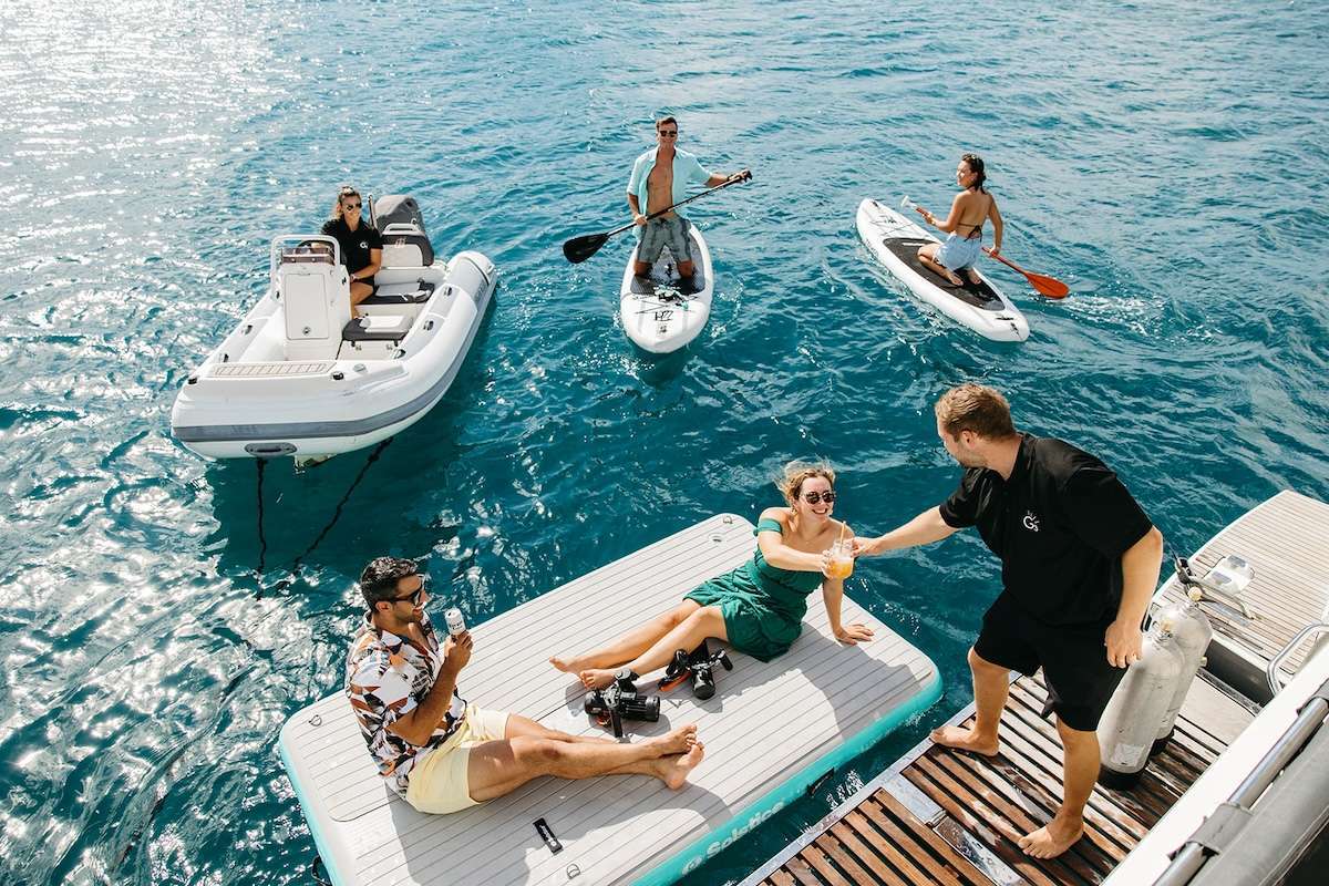 yacht-550982