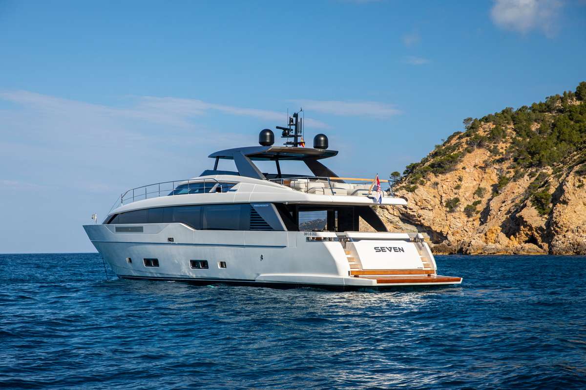 yacht-550186