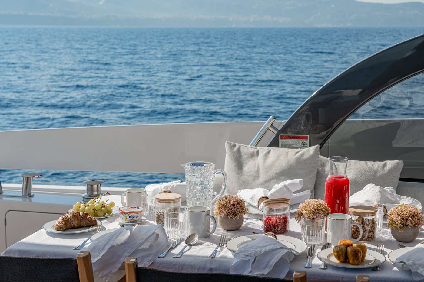 yacht-550403