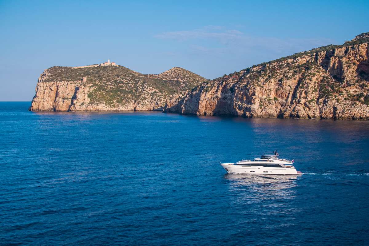 yacht-550185
