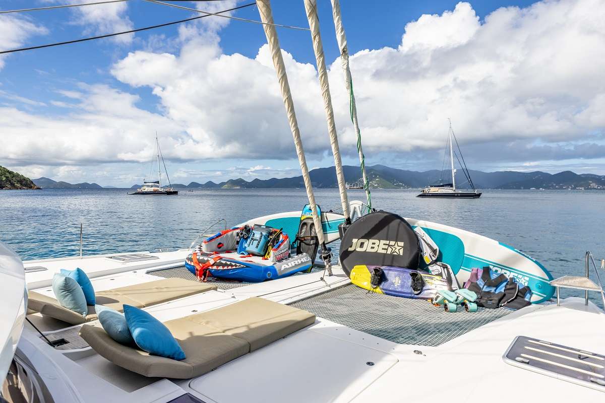yacht-550726
