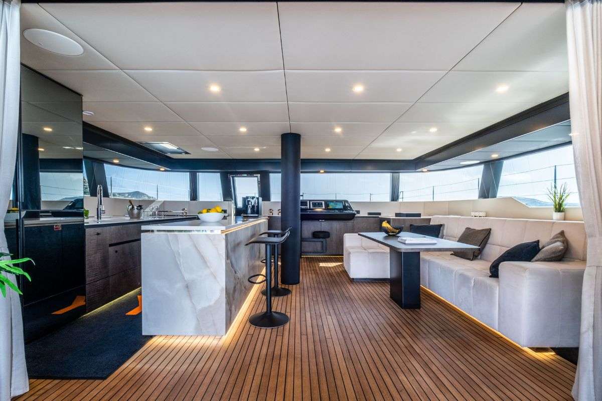 yacht-585344