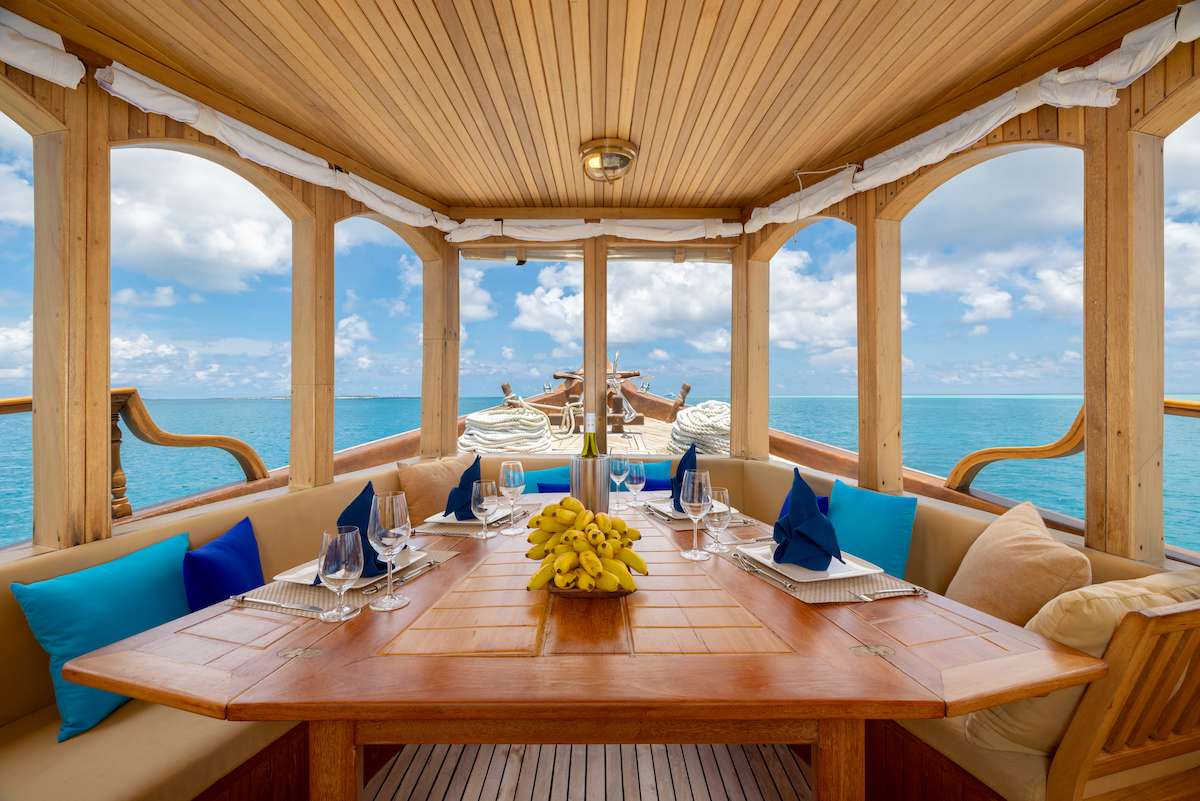 yacht-592359