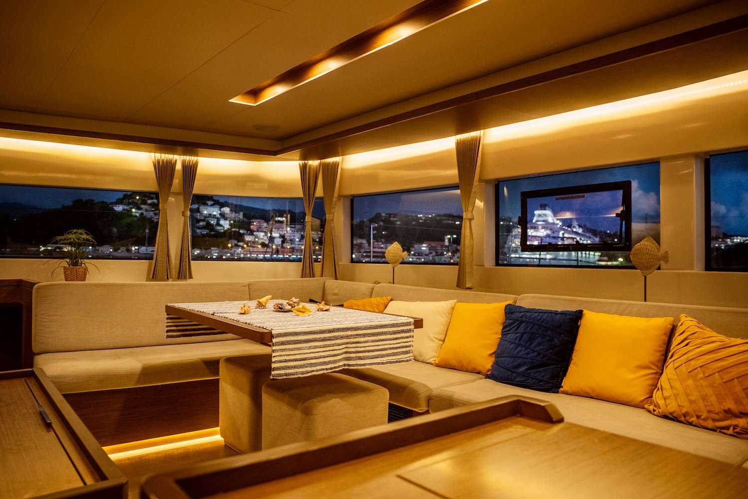 yacht-583143