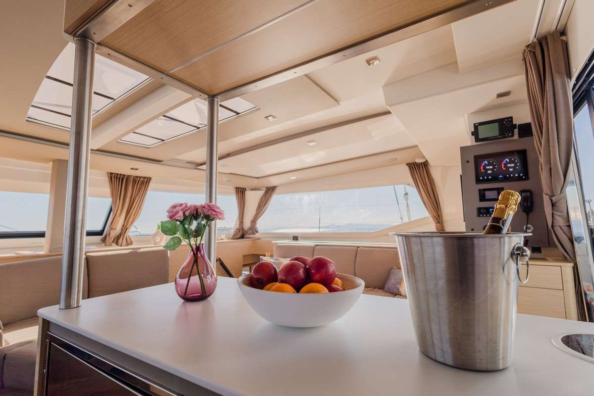 yacht-567876