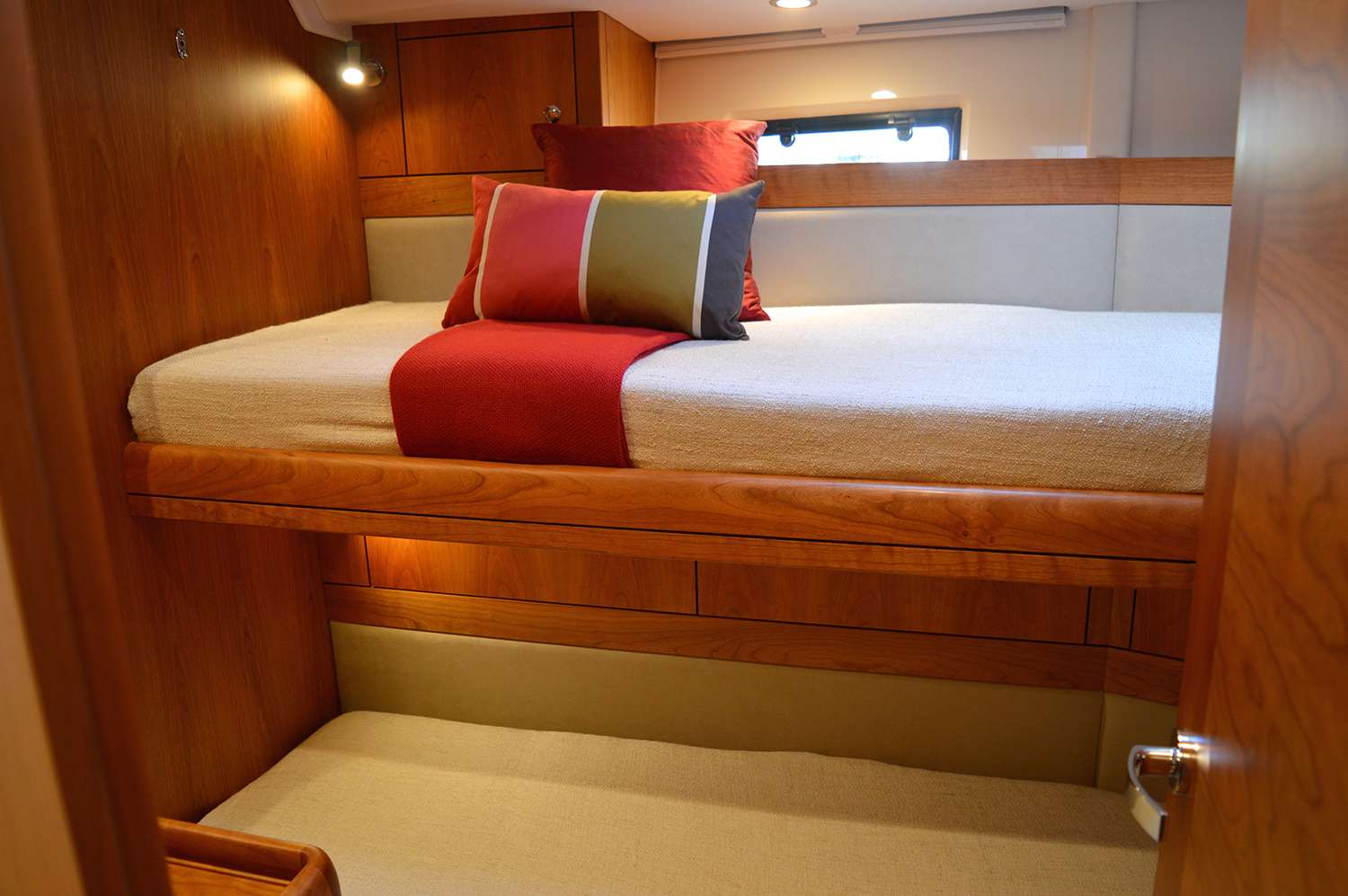 yacht-550345
