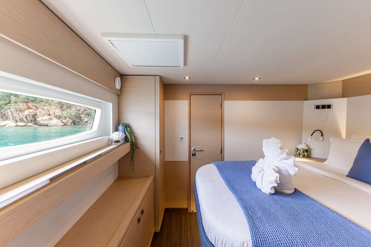 yacht-550721