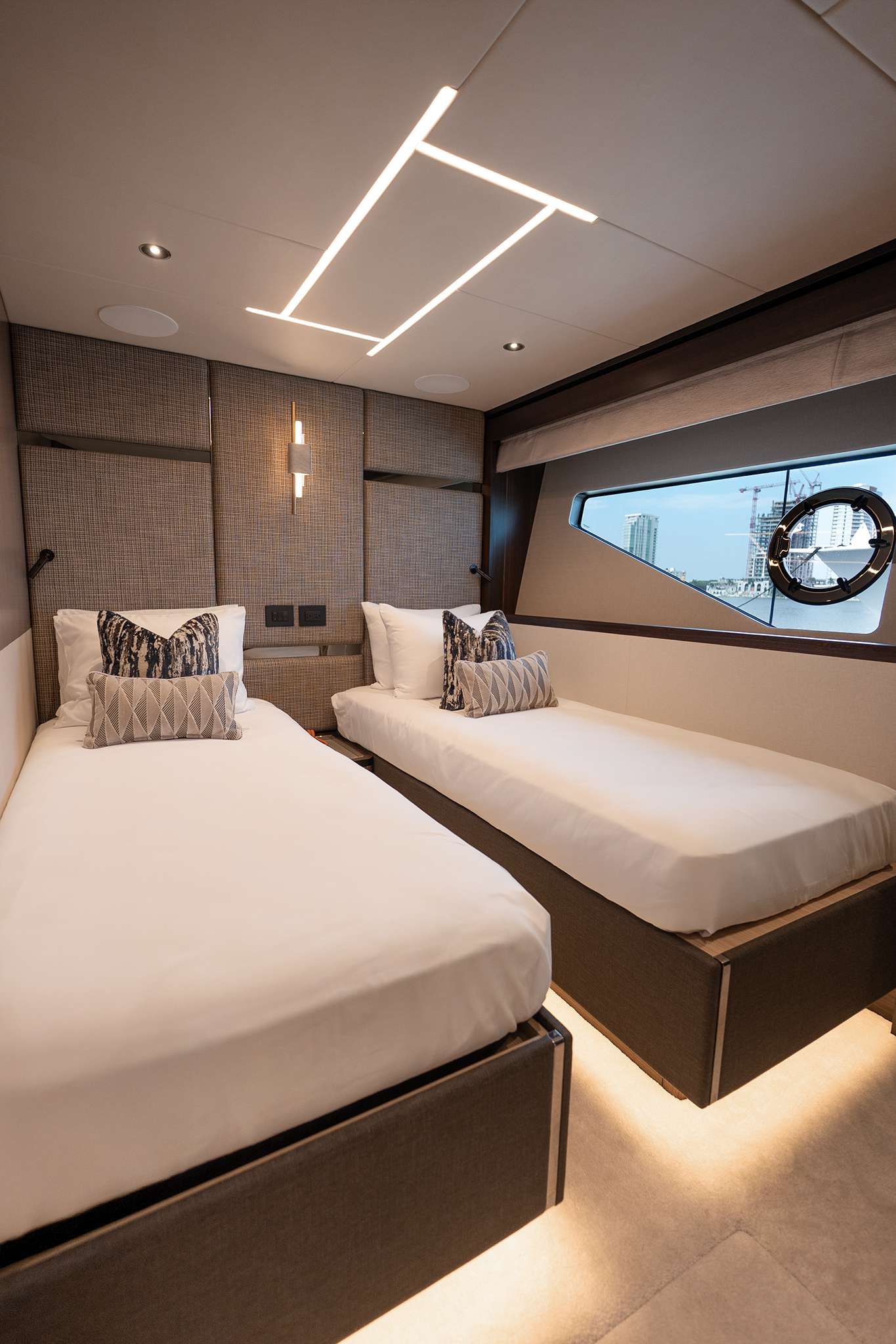 yacht-550659