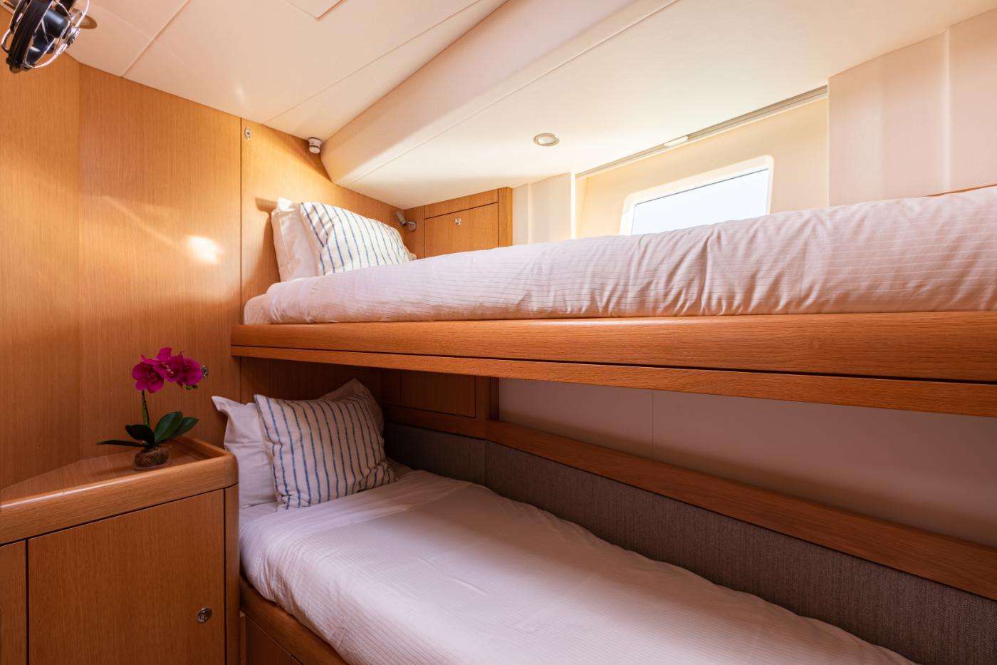 yacht-550353