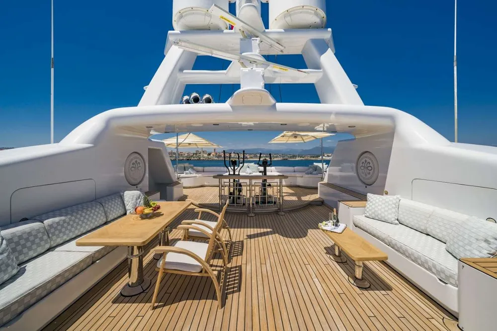yacht-144237