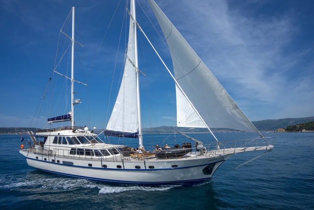 yacht-74389