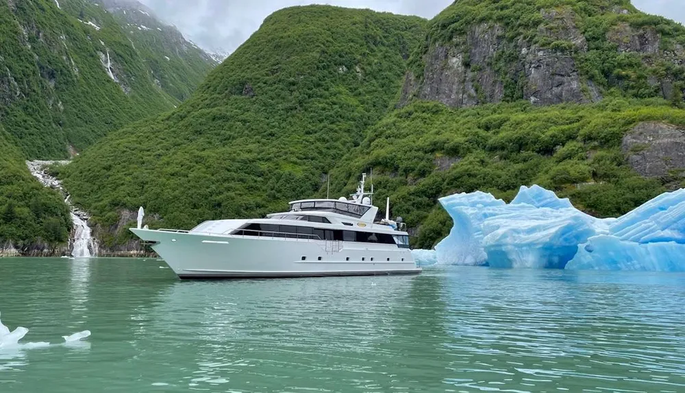 yacht-76401
