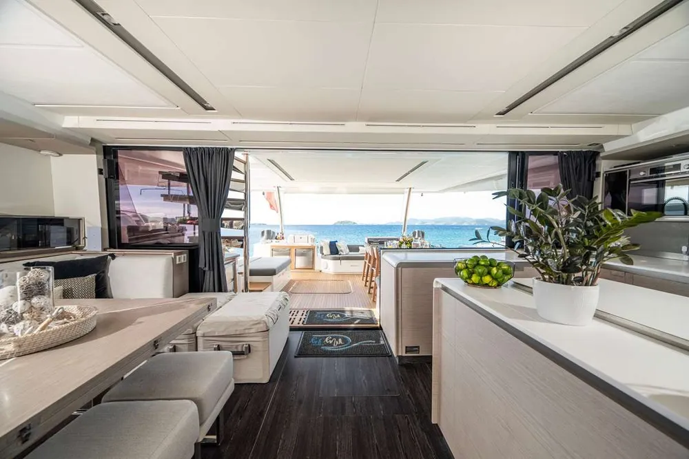 yacht-236215