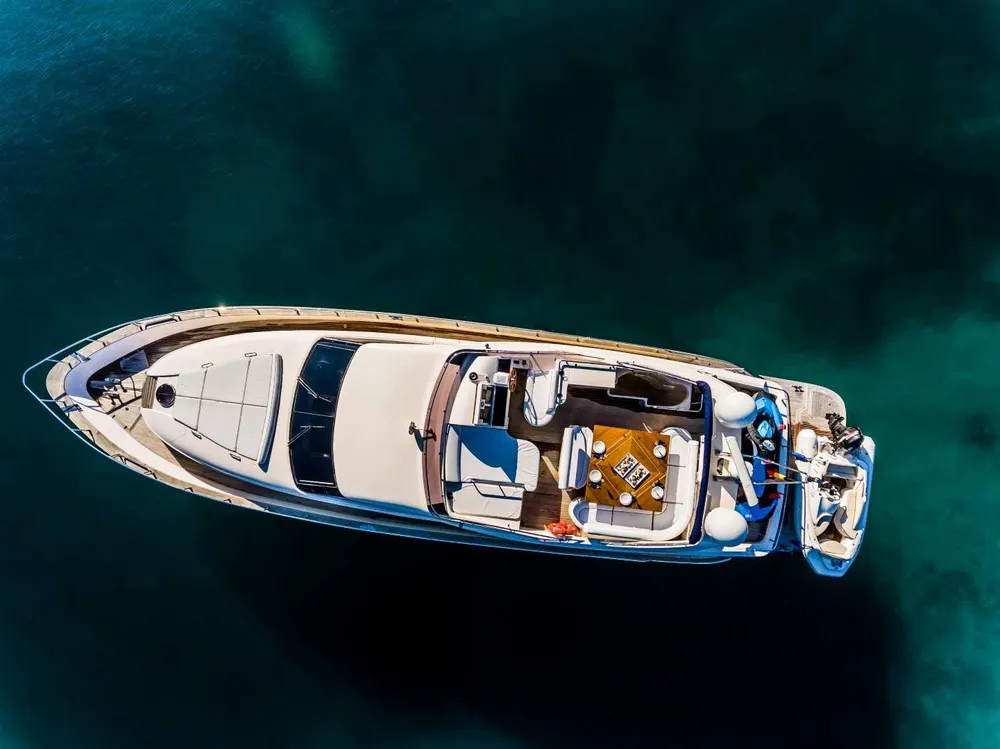 yacht-100377