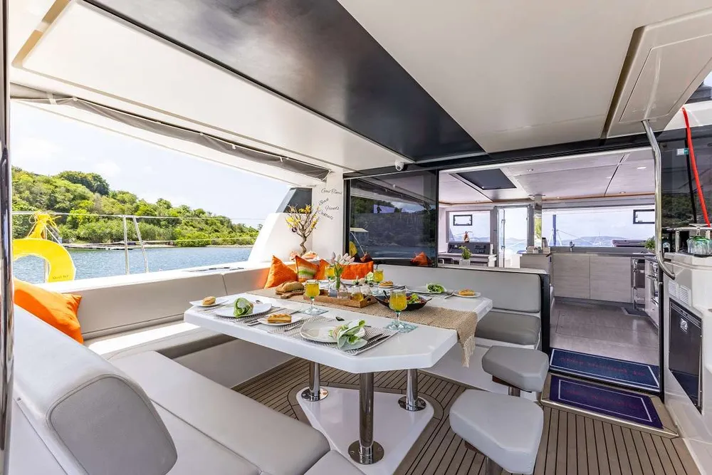 yacht-472876