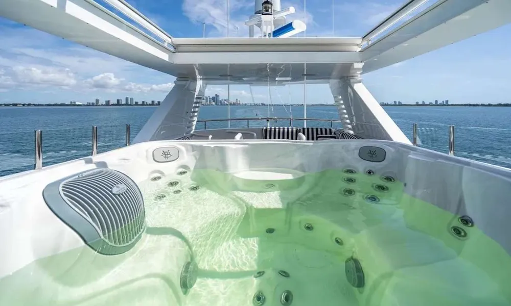 yacht-588075