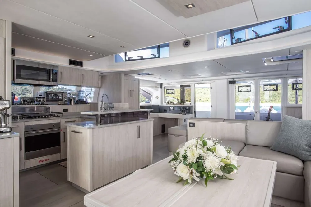 yacht-585936