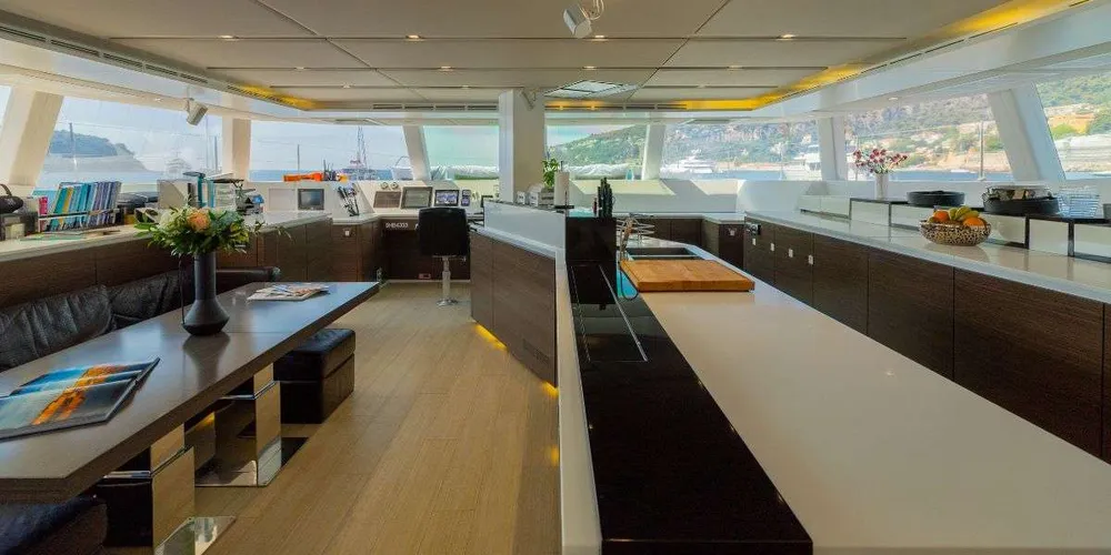yacht-583876