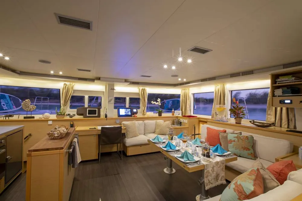 yacht-596631