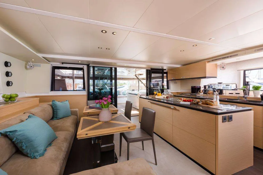 yacht-562013