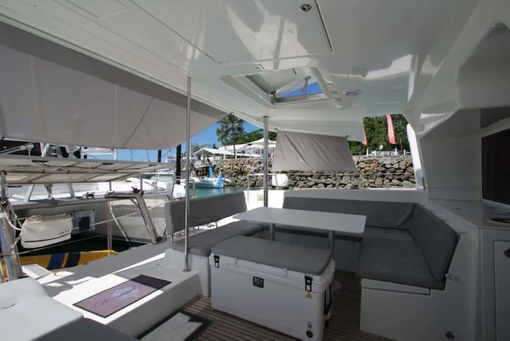 yacht-587363