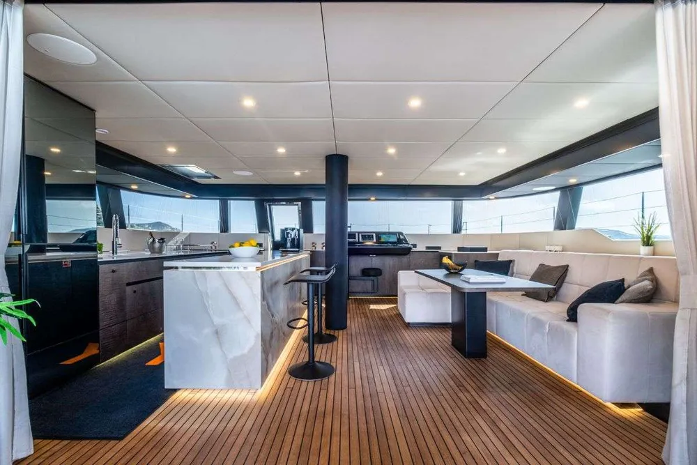 yacht-585344