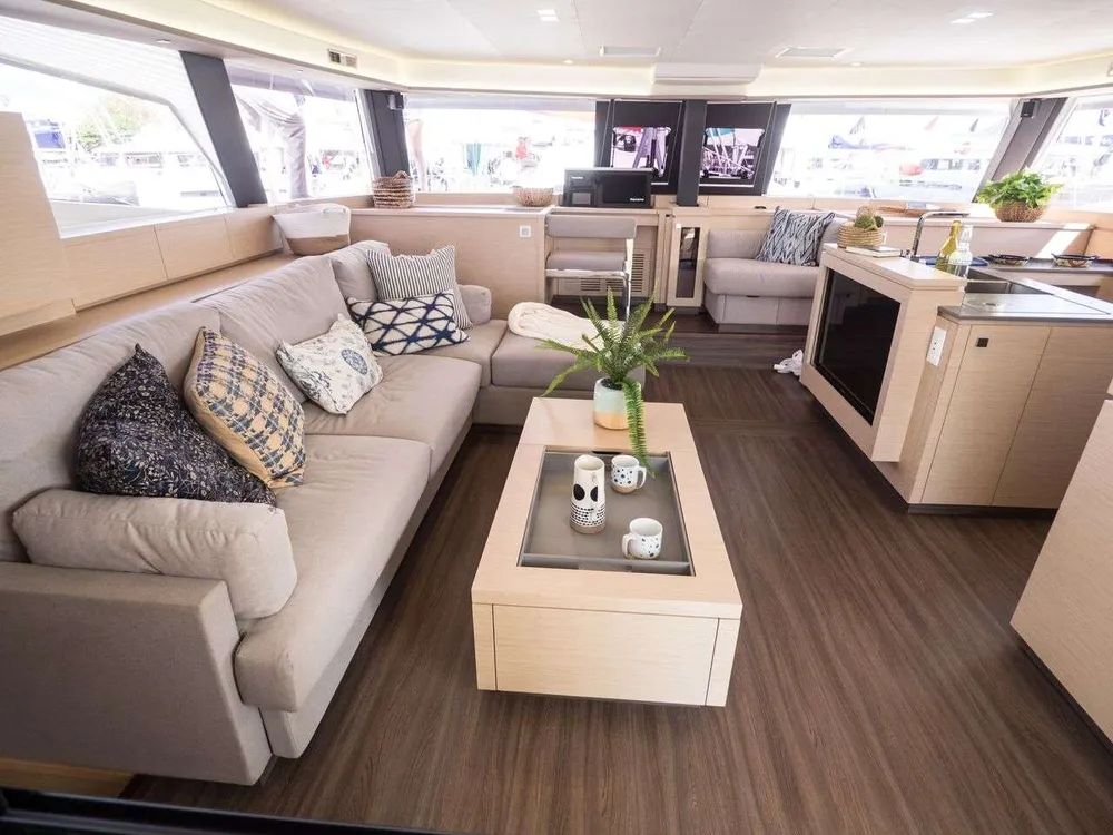 yacht-590402