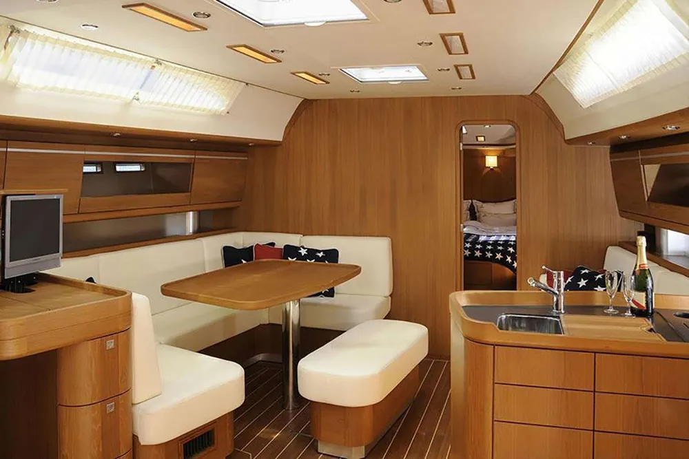 yacht-584137